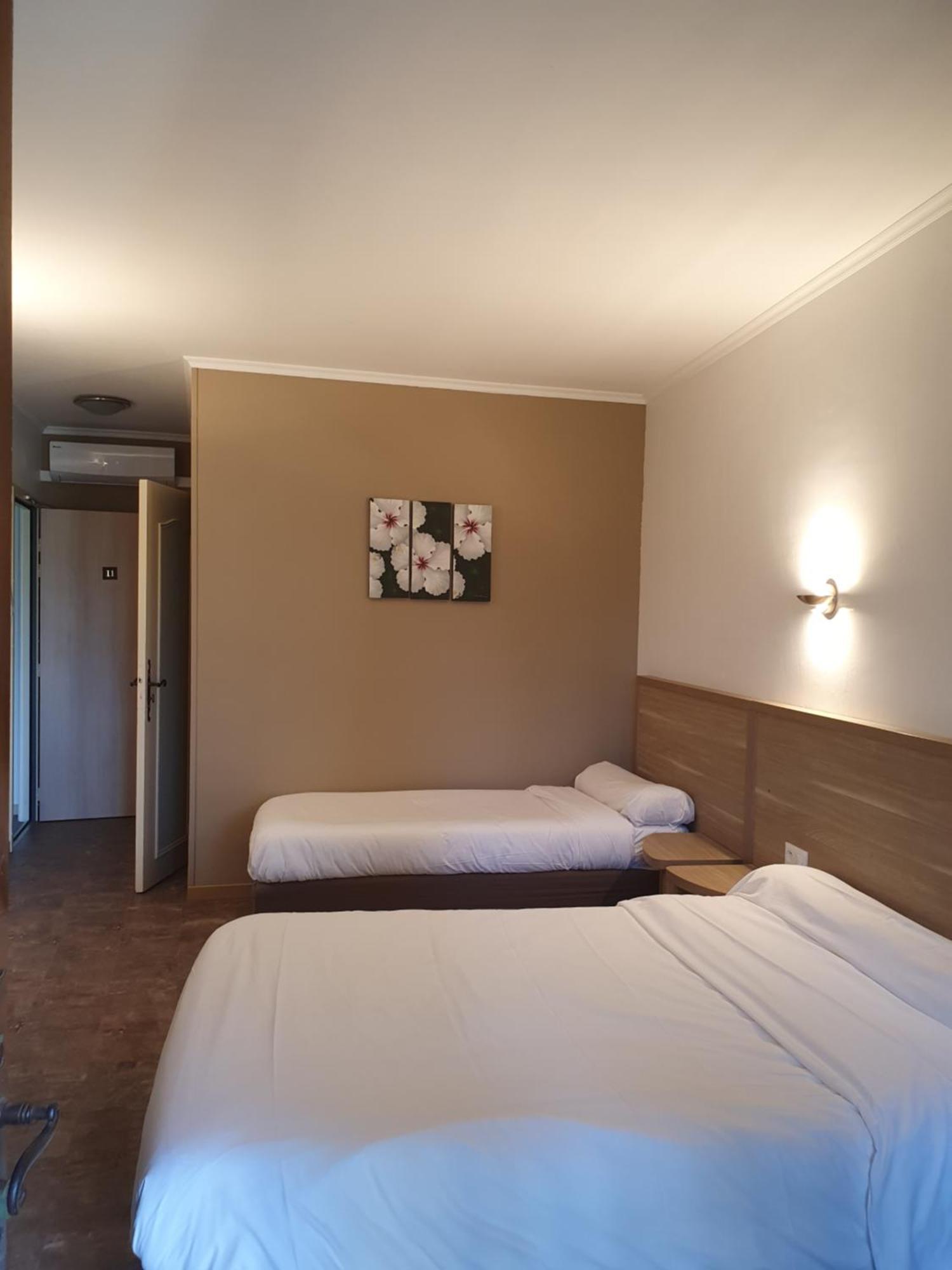 Auberge De La Tour -Appartements- Valros Dış mekan fotoğraf