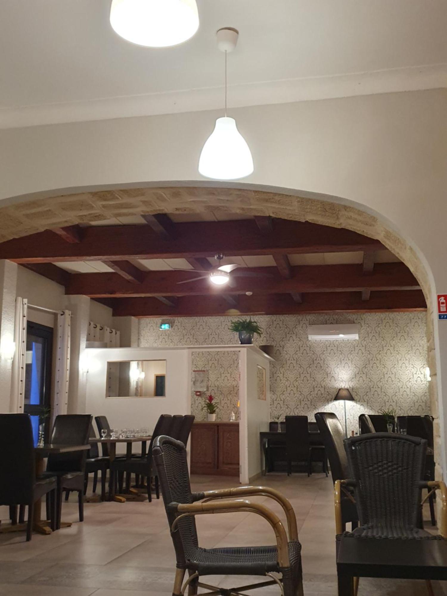 Auberge De La Tour -Appartements- Valros Dış mekan fotoğraf