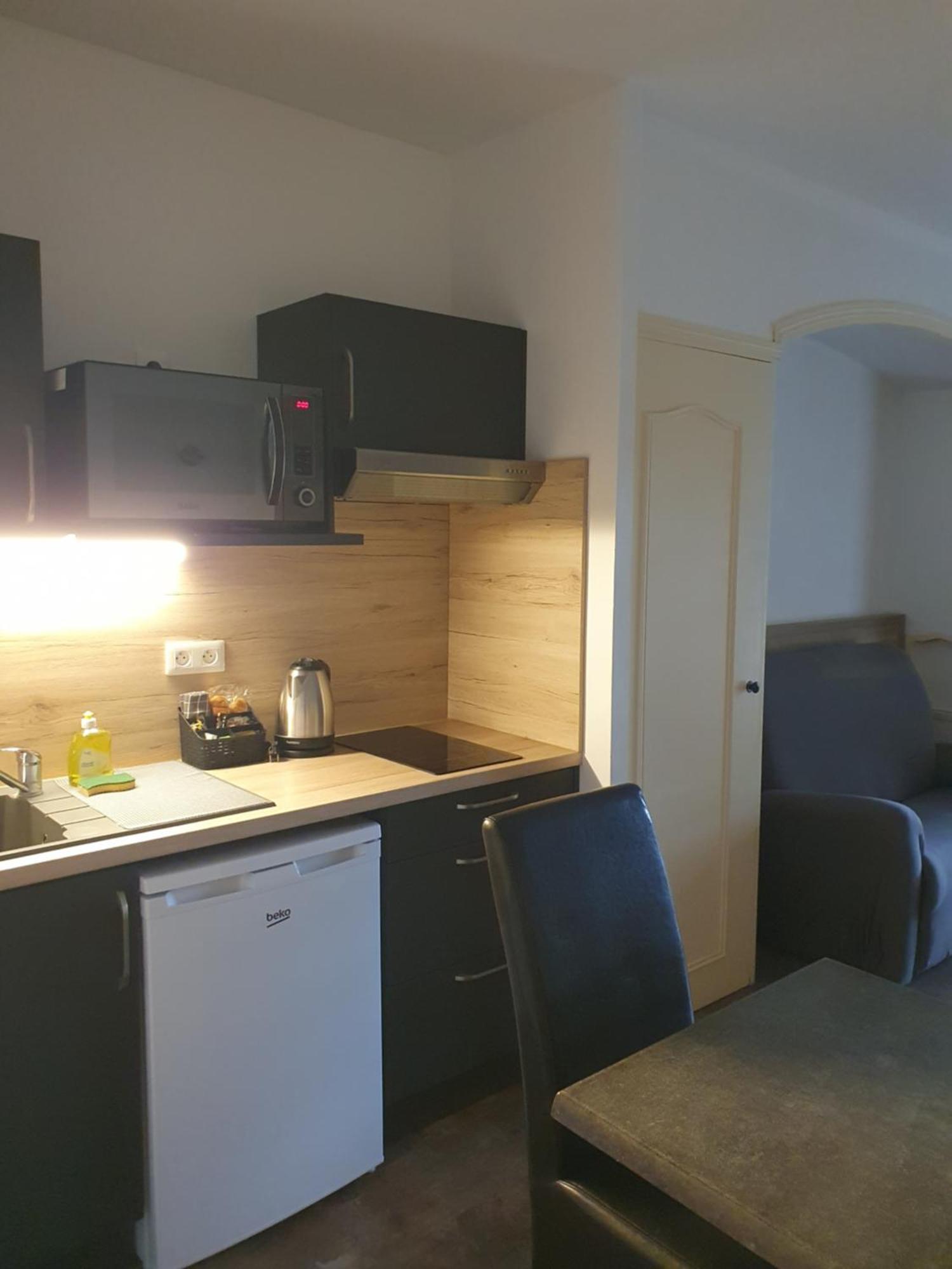 Auberge De La Tour -Appartements- Valros Dış mekan fotoğraf